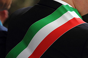 L’attribuzione dei poteri gestionali nei piccoli comuni al Sindaco
