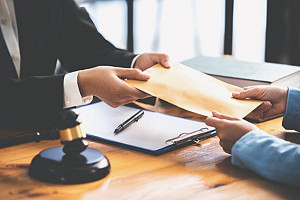 Intestazione e notifica dell'avviso di accertamento in ipotesi di decesso del contribuente