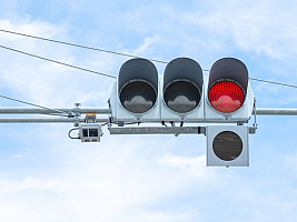 L’accertamento automatico delle violazioni al Codice della strada per il passaggio con semaforo rosso