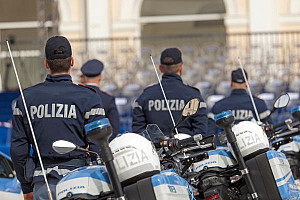La qualifica di polizia giudiziaria della Polizia Municipale concerne il rapporto di impiego e non l’orario di lavoro 